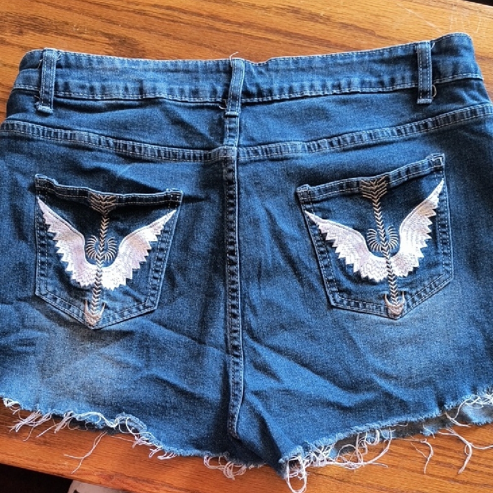 Classic Blue Frayed Hem Jean Shorts with Embroidered Pockets 32" Waist